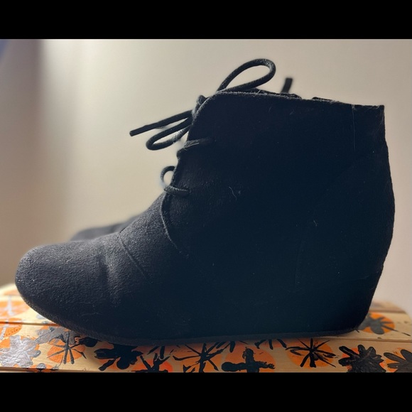 Youth girl’s Dream Pairs boots (black/quarter zip), Size 3: $10 - Picture 3 of 12